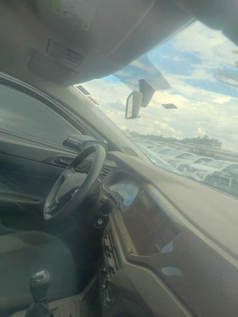 VOLKSWAGEN POLO 1.0 MPI TRACK MANUAL VOLKSWAGEN POLO 1.0 MPI TRACK MANUAL