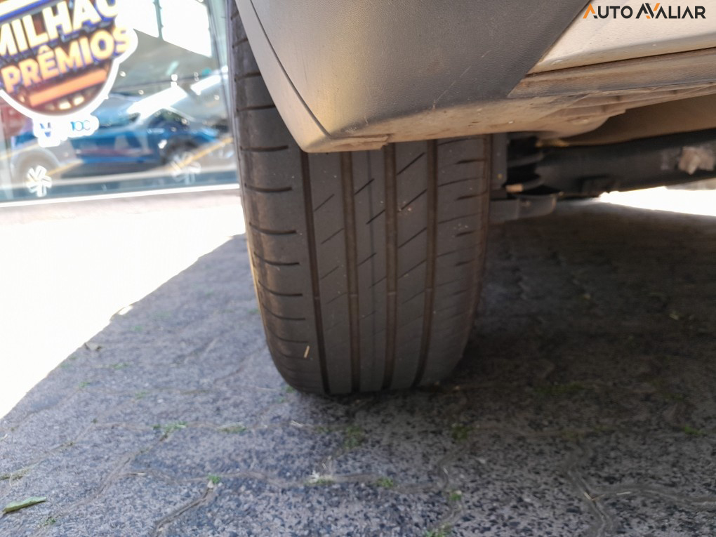 VOLKSWAGEN T-CROSS 1.0 200 TSI TOTAL FLEX AUTOM&Aacute;TICO