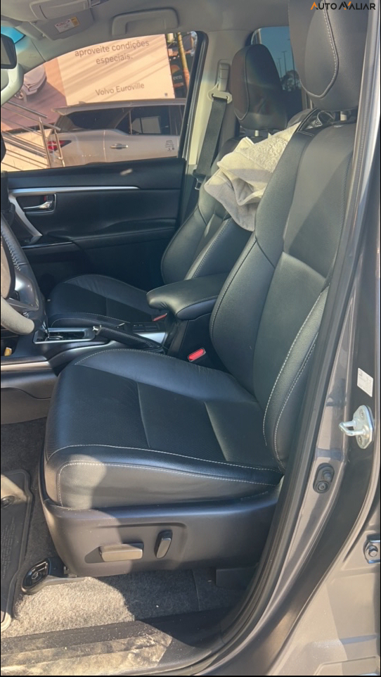 TOYOTA HILUX SW4 2.8 D-4D TURBO DIESEL SRX 4X4 AUTOM&Aacute;TICO