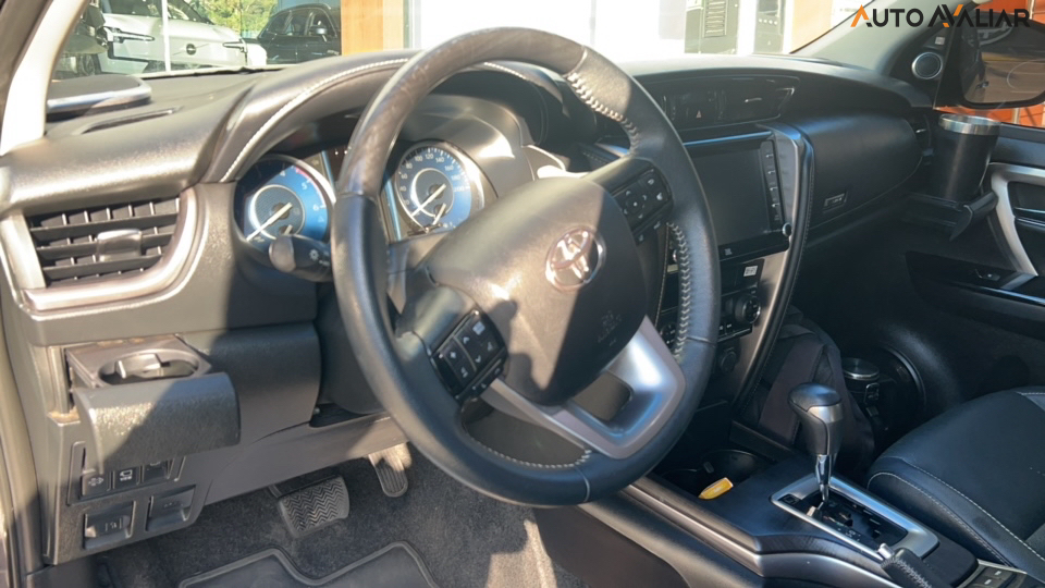 TOYOTA HILUX SW4 2.8 D-4D TURBO DIESEL SRX 4X4 AUTOM&Aacute;TICO