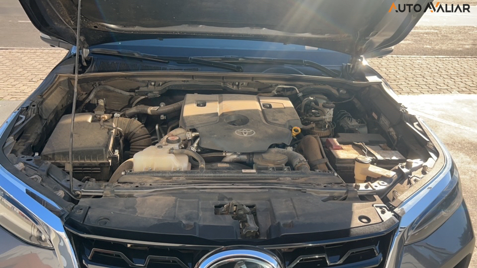 TOYOTA HILUX SW4 2.8 D-4D TURBO DIESEL SRX 4X4 AUTOM&Aacute;TICO