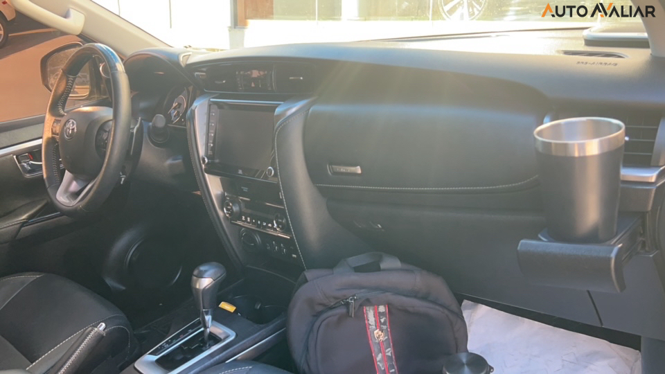 TOYOTA HILUX SW4 2.8 D-4D TURBO DIESEL SRX 4X4 AUTOM&Aacute;TICO