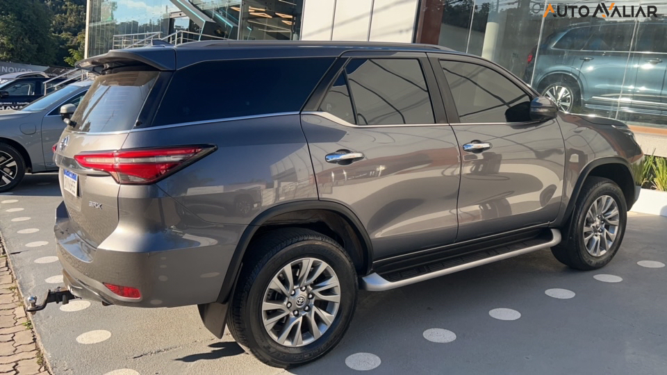 TOYOTA HILUX SW4 2.8 D-4D TURBO DIESEL SRX 4X4 AUTOM&Aacute;TICO