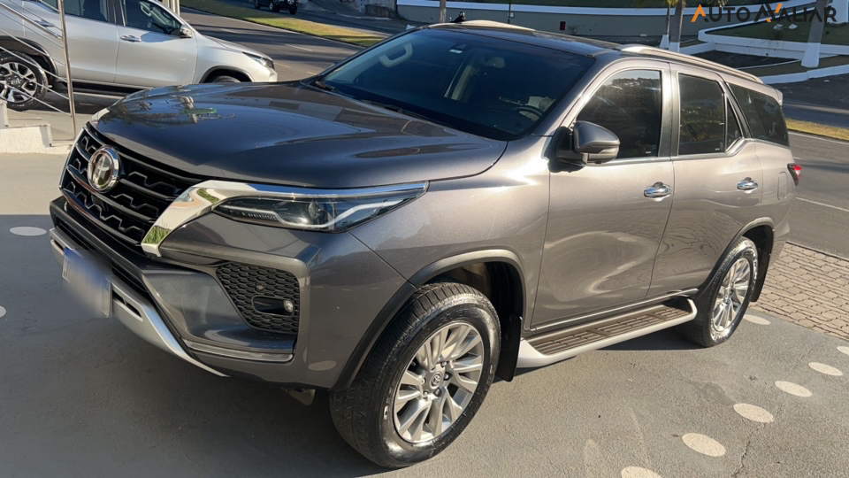 TOYOTA HILUX SW4 2.8 D-4D TURBO DIESEL SRX 4X4 AUTOM&Aacute;TICO