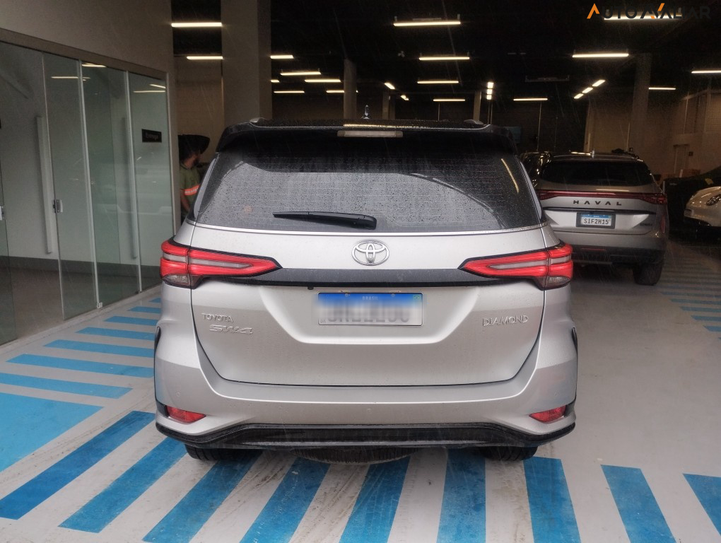 TOYOTA HILUX SW4 2.8 D-4D TURBO DIESEL DIAMOND 7L 4X4 AUTOM&Aacute;TICO