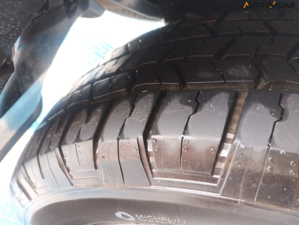 TOYOTA HILUX SW4 2.8 D-4D TURBO DIESEL DIAMOND 7L 4X4 AUTOM&Aacute;TICO