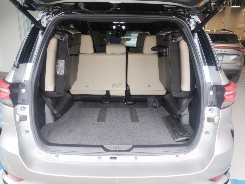 TOYOTA HILUX SW4 2.8 D-4D TURBO DIESEL DIAMOND 7L 4X4 AUTOM&Aacute;TICO