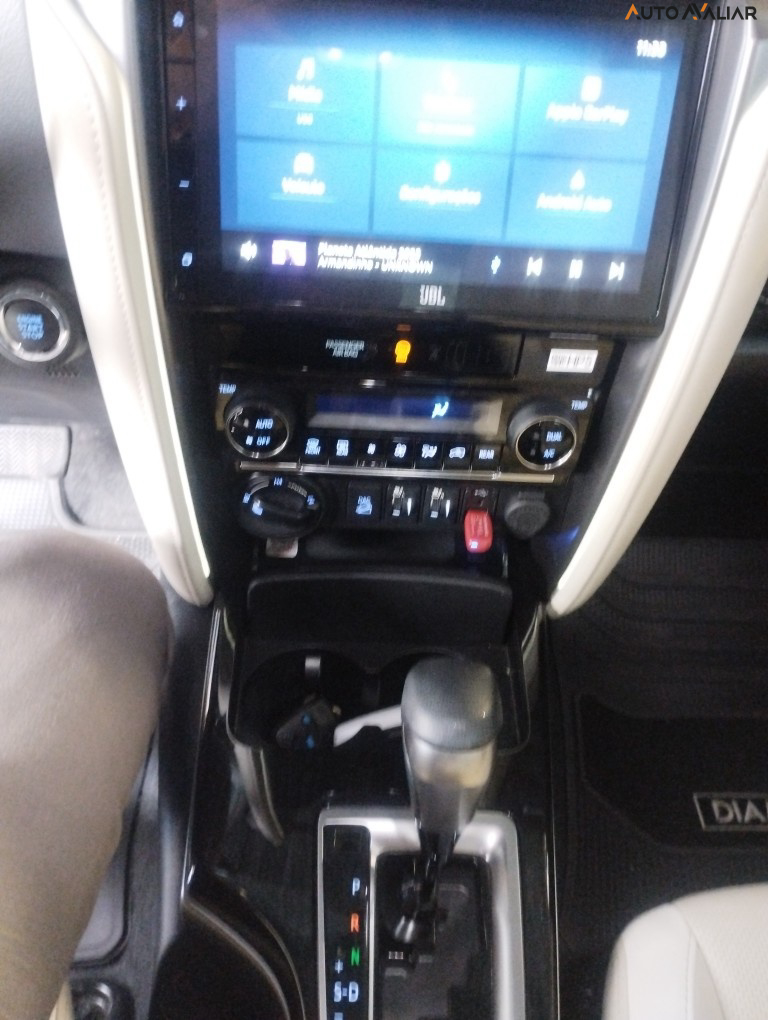 TOYOTA HILUX SW4 2.8 D-4D TURBO DIESEL DIAMOND 7L 4X4 AUTOM&Aacute;TICO