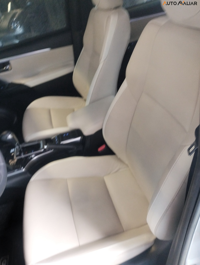 TOYOTA HILUX SW4 2.8 D-4D TURBO DIESEL DIAMOND 7L 4X4 AUTOM&Aacute;TICO