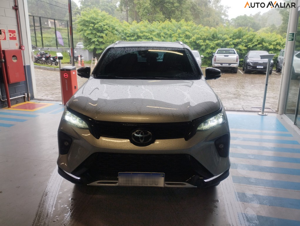 TOYOTA HILUX SW4 2.8 D-4D TURBO DIESEL DIAMOND 7L 4X4 AUTOM&Aacute;TICO