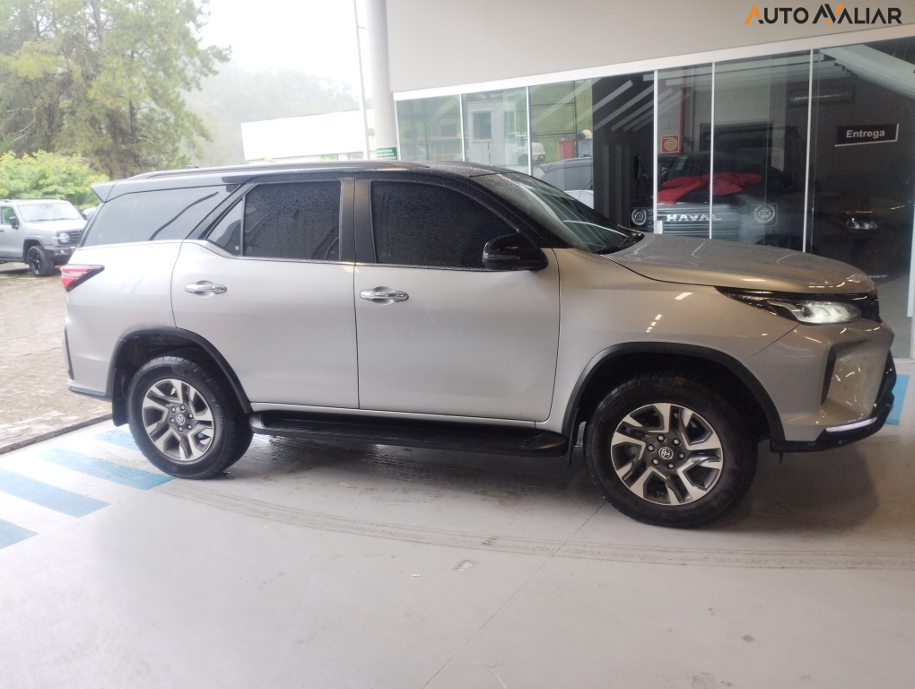 TOYOTA HILUX SW4 2.8 D-4D TURBO DIESEL DIAMOND 7L 4X4 AUTOM&Aacute;TICO