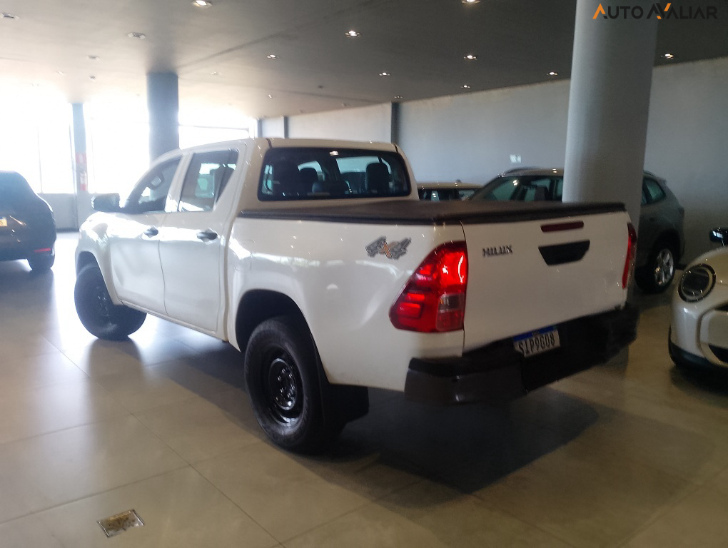 TOYOTA HILUX 2.8 D-4D TURBO DIESEL CD POWER PACK 4X4 MANUAL