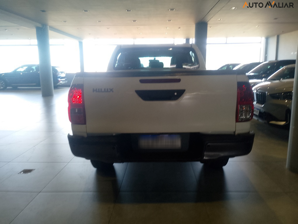 TOYOTA HILUX 2.8 D-4D TURBO DIESEL CD POWER PACK 4X4 MANUAL