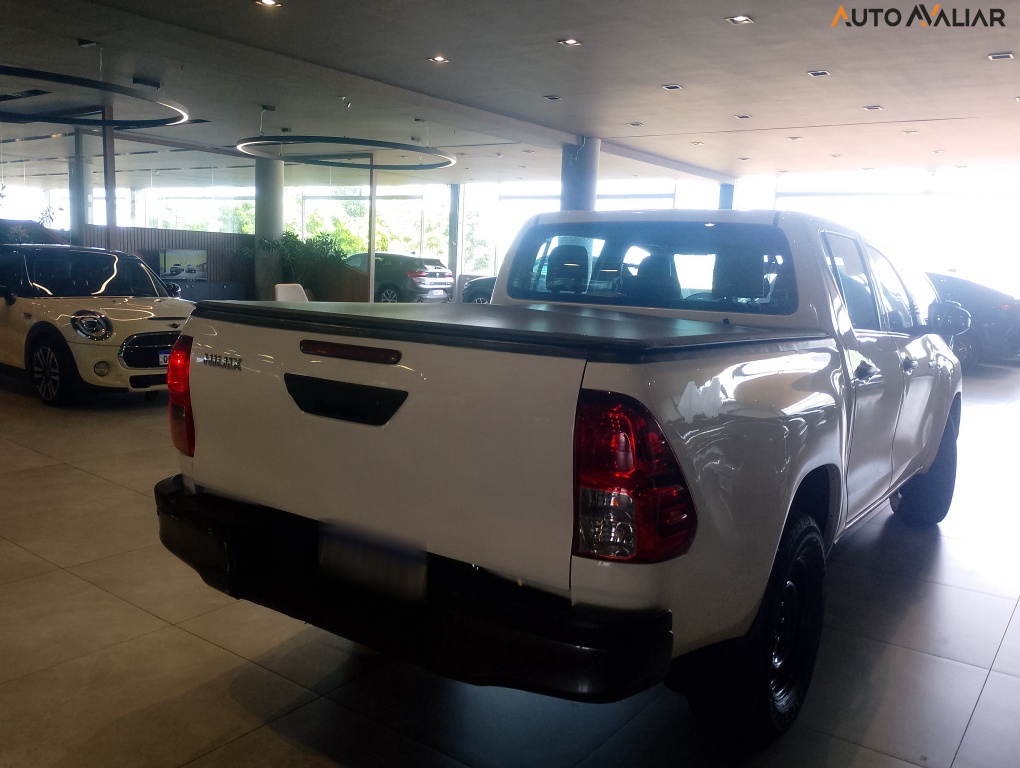 TOYOTA HILUX 2.8 D-4D TURBO DIESEL CD POWER PACK 4X4 MANUAL