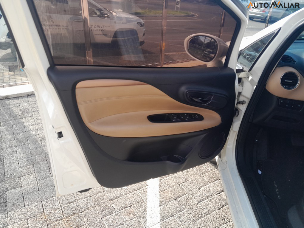 FIAT LINEA 1.8 ABSOLUTE 16V FLEX 4P AUTOMATIZADO