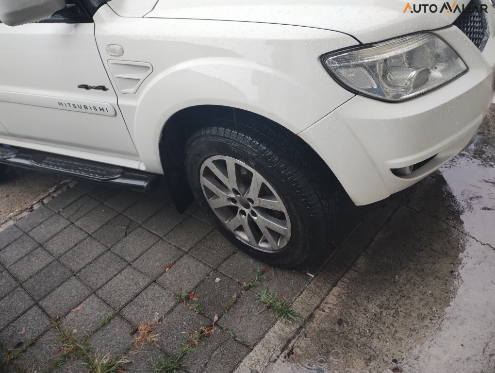 MITSUBISHI PAJERO TR4 2.0 4X4 16V 140CV FLEX 4P AUTOMATICO