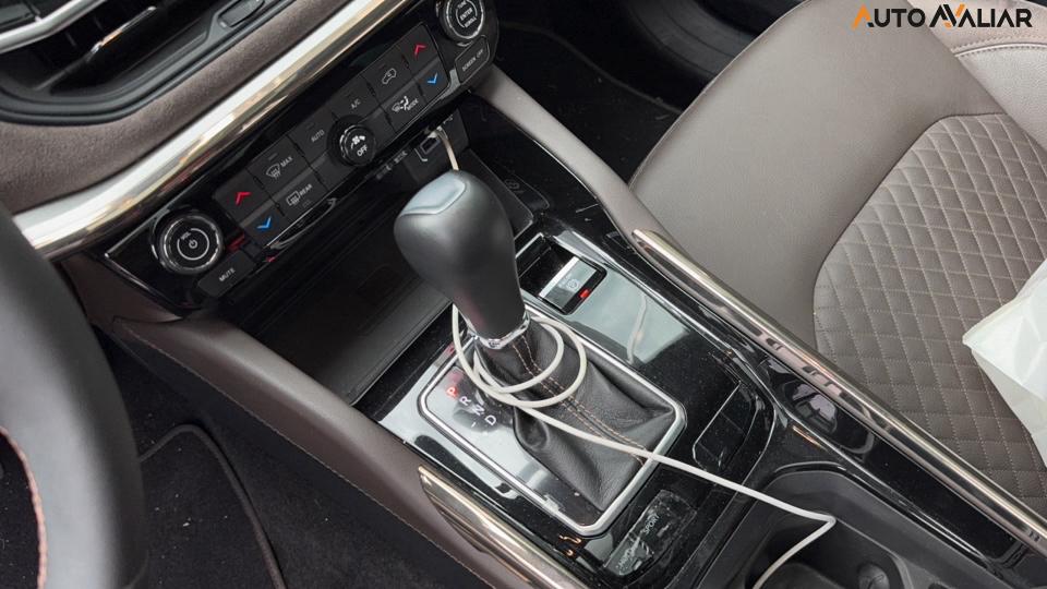 JEEP COMMANDER 1.3 T270 TURBO FLEX OVERLAND AT6