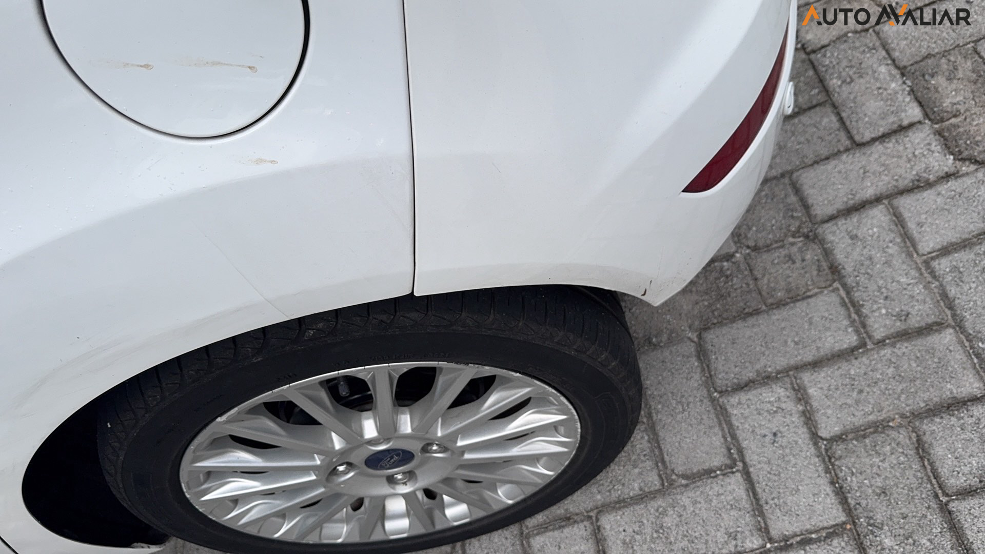 FORD FIESTA 1.6 TITANIUM HATCH 16V FLEX 4P POWERSHIFT