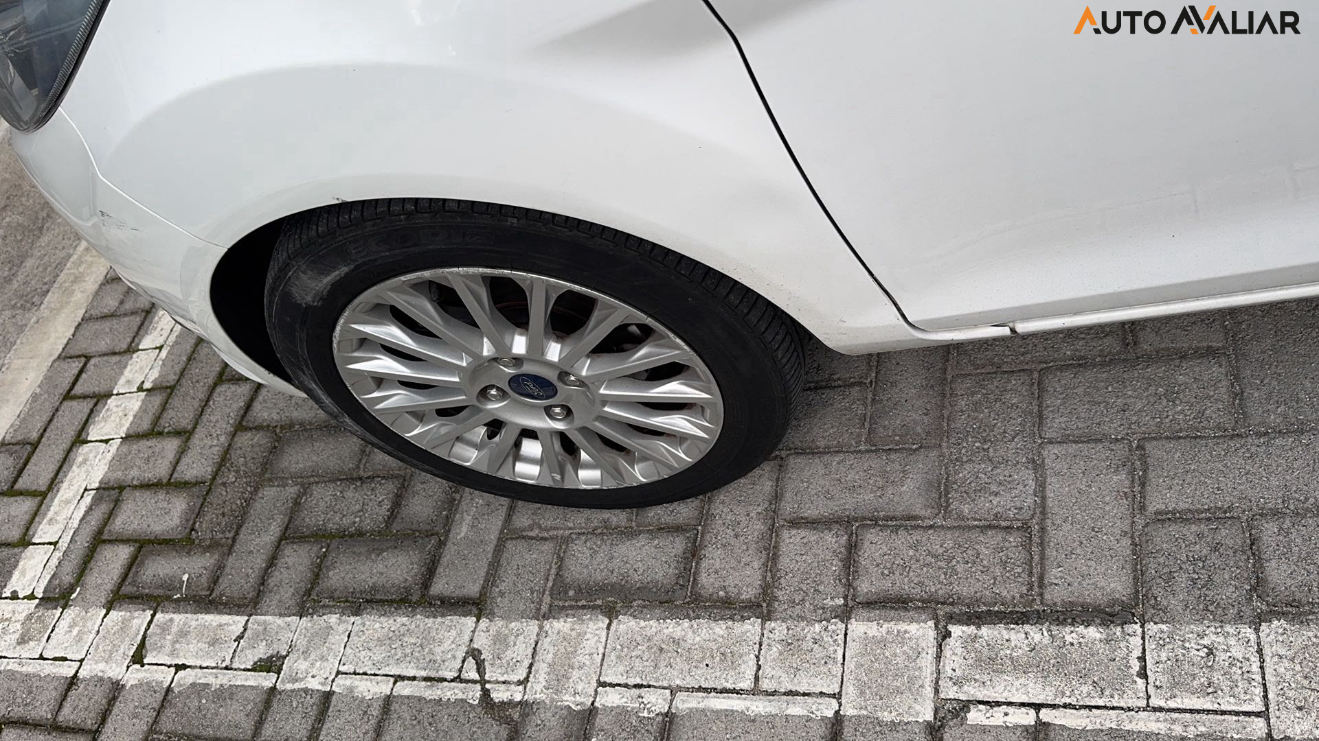 FORD FIESTA 1.6 TITANIUM HATCH 16V FLEX 4P POWERSHIFT