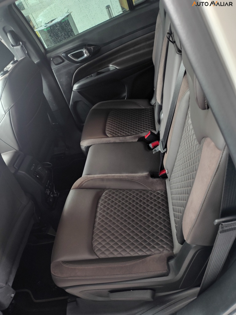 JEEP COMMANDER 1.3 T270 TURBO FLEX OVERLAND AT6