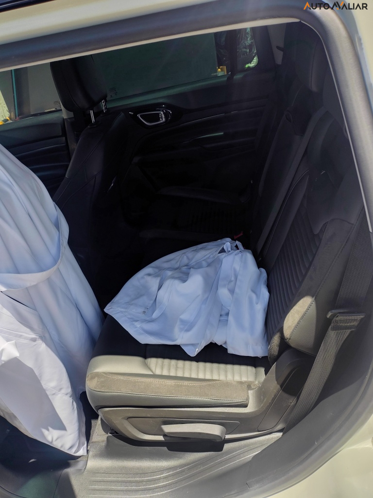 JEEP COMMANDER 1.3 T270 TURBO FLEX LIMITED AT6