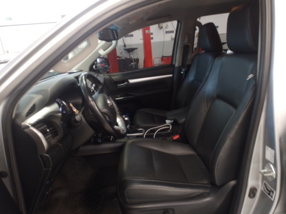 TOYOTA HILUX 2.8 D-4D TURBO DIESEL CD SRX 4X4 AUTOM&Aacute;TICO