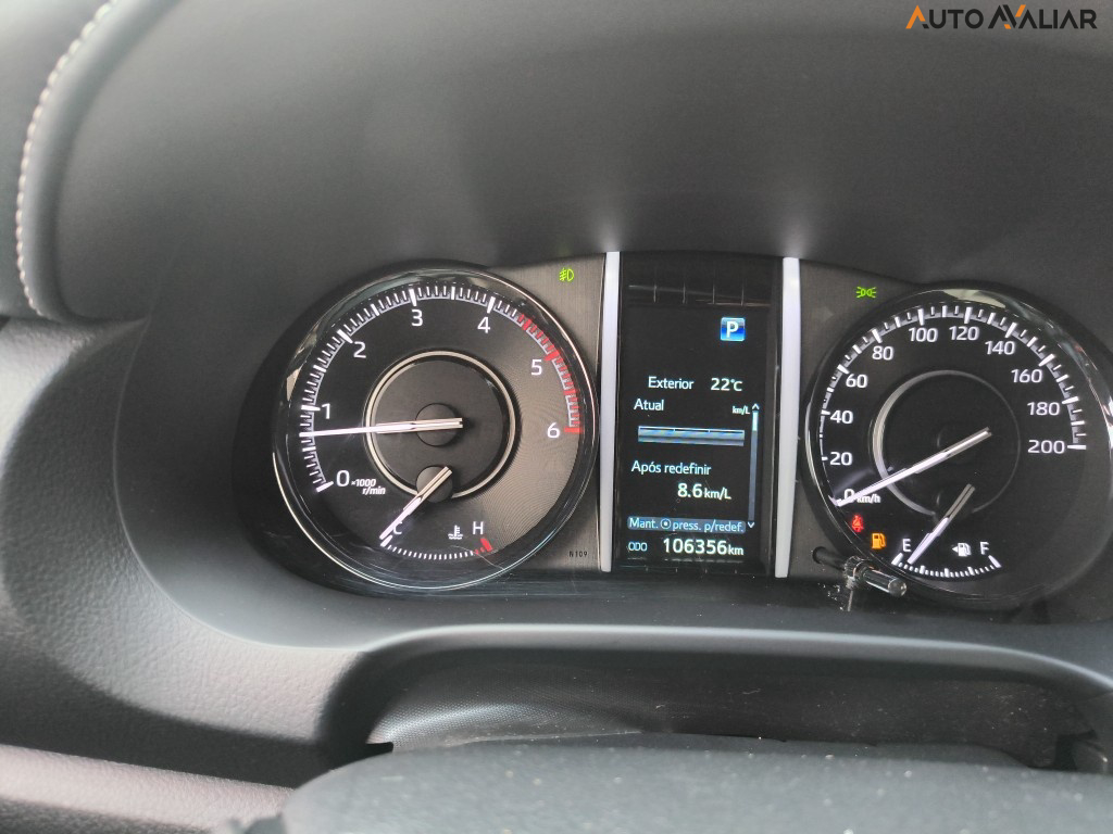 TOYOTA HILUX SW4 2.8 D-4D TURBO DIESEL DIAMOND 7L 4X4 AUTOM&Aacute;TICO