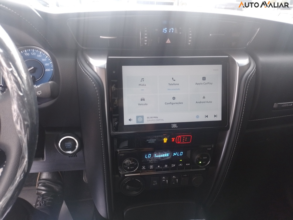 TOYOTA HILUX SW4 2.8 D-4D TURBO DIESEL SRX 7L 4X4 AUTOM&Aacute;TICO