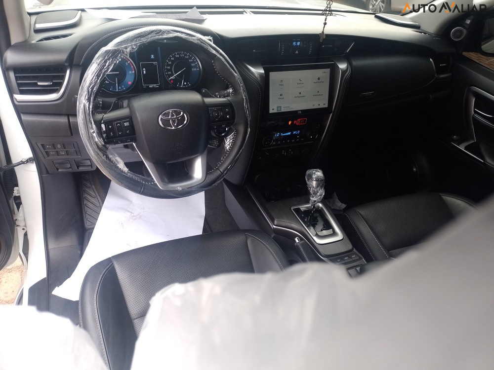 TOYOTA HILUX SW4 2.8 D-4D TURBO DIESEL SRX 7L 4X4 AUTOM&Aacute;TICO