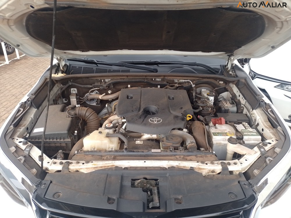 TOYOTA HILUX SW4 2.8 D-4D TURBO DIESEL SRX 7L 4X4 AUTOM&Aacute;TICO