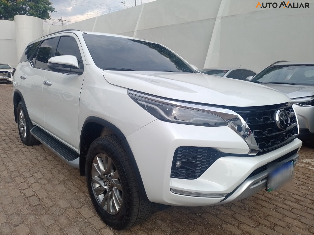 TOYOTA HILUX SW4 2.8 D-4D TURBO DIESEL SRX 7L 4X4 AUTOM&Aacute;TICO