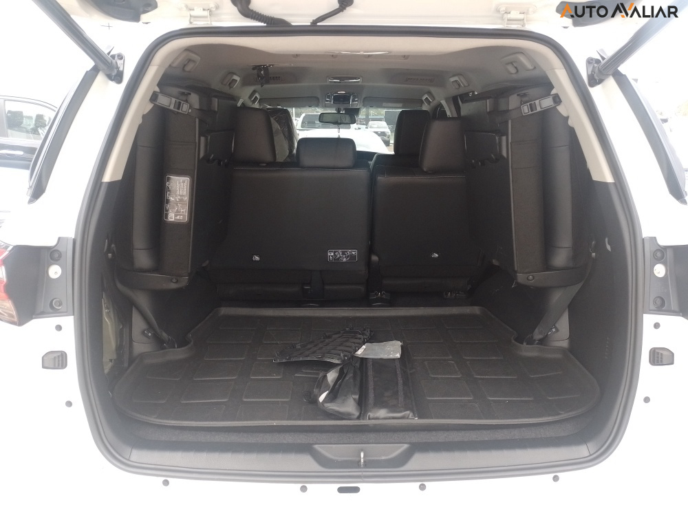 TOYOTA HILUX SW4 2.8 D-4D TURBO DIESEL SRX 7L 4X4 AUTOM&Aacute;TICO