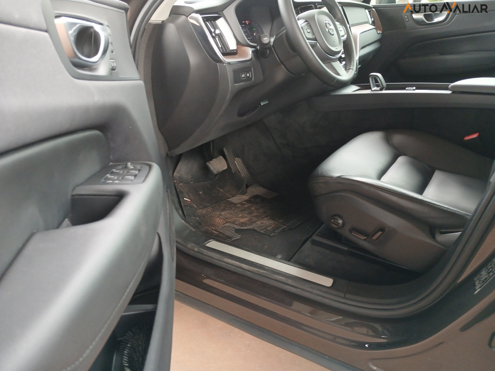 VOLVO XC60 2.0 T8 RECHARGE PLUS AWD GEARTRONIC