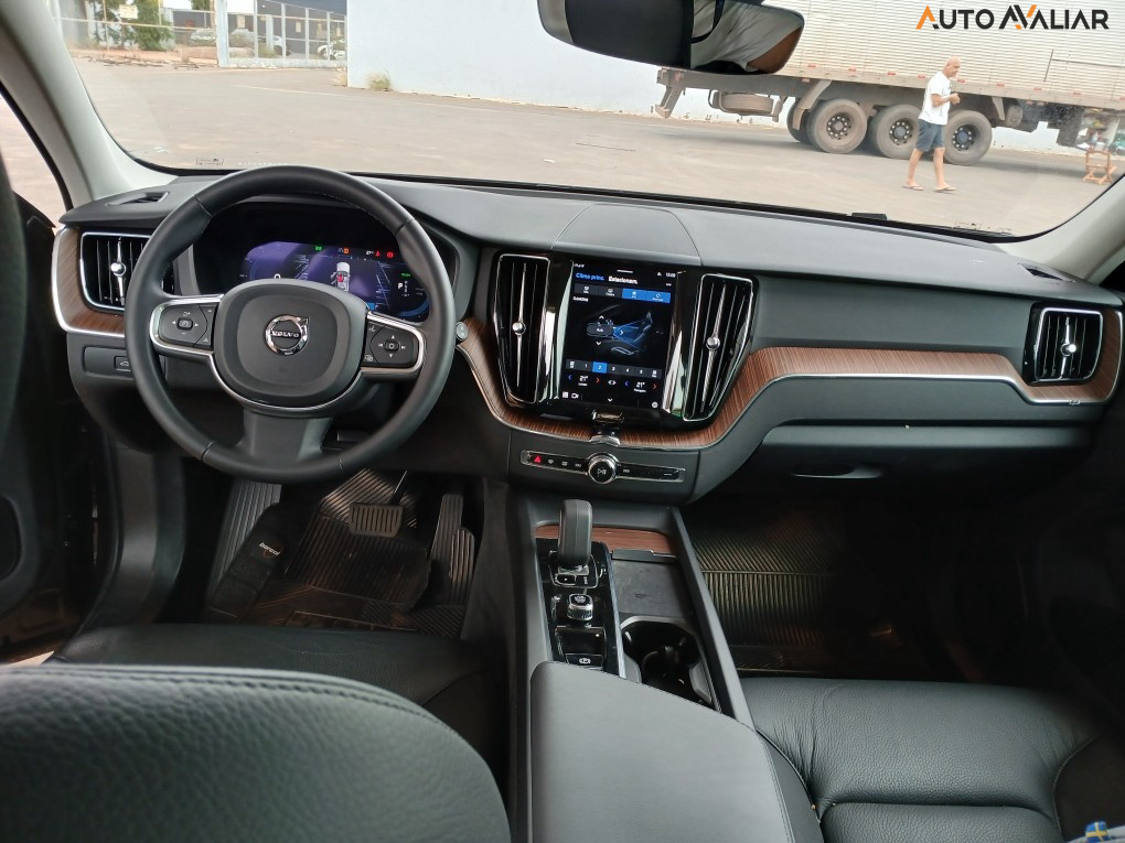 VOLVO XC60 2.0 T8 RECHARGE PLUS AWD GEARTRONIC