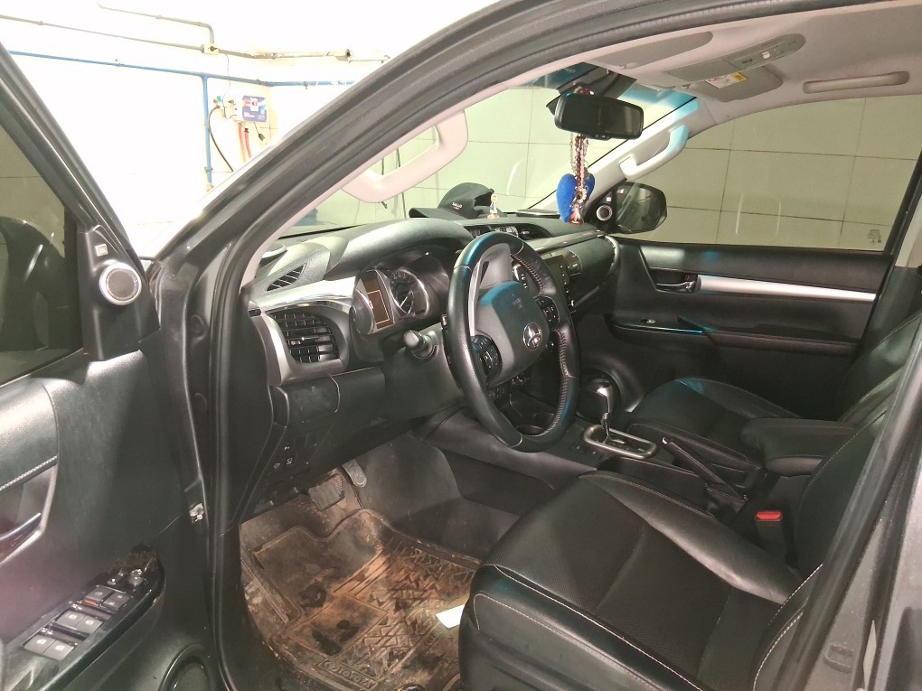 TOYOTA HILUX 2.8 D-4D TURBO DIESEL CD SRX 4X4 AUTOM&Aacute;TICO