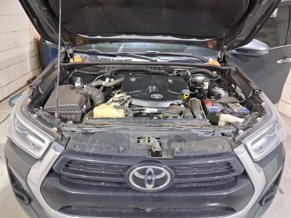 TOYOTA HILUX 2.8 D-4D TURBO DIESEL CD SRX 4X4 AUTOM&Aacute;TICO