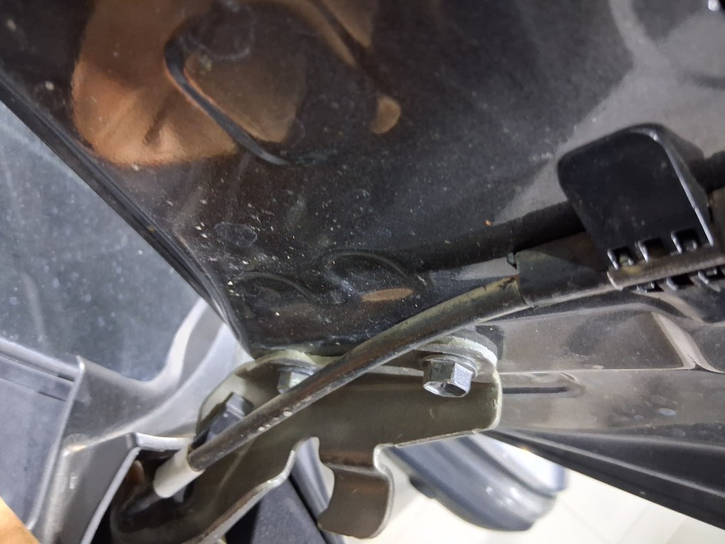 TOYOTA HILUX 2.8 D-4D TURBO DIESEL CD SRX 4X4 AUTOM&Aacute;TICO