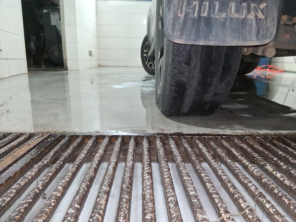 TOYOTA HILUX 2.8 D-4D TURBO DIESEL CD SRX 4X4 AUTOM&Aacute;TICO