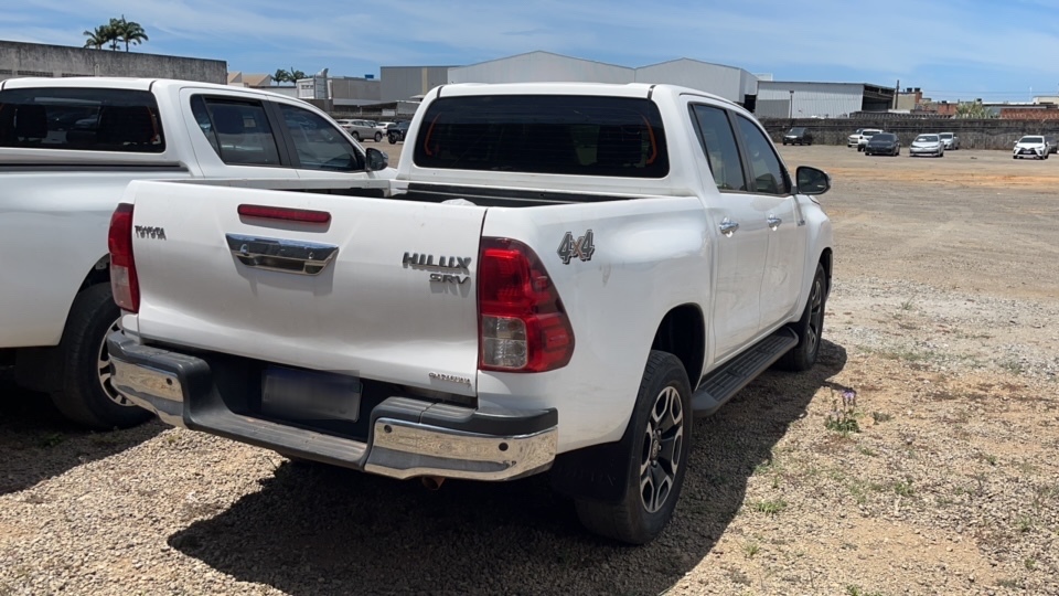 TOYOTA HILUX 2.8 D-4D TURBO DIESEL CD SRV 4X4 AUTOM&Aacute;TICO