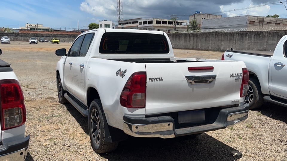 TOYOTA HILUX 2.8 D-4D TURBO DIESEL CD SRV 4X4 AUTOM&Aacute;TICO
