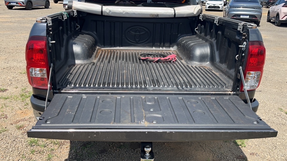 TOYOTA HILUX 2.8 D-4D TURBO DIESEL CD SRV 4X4 AUTOM&Aacute;TICO