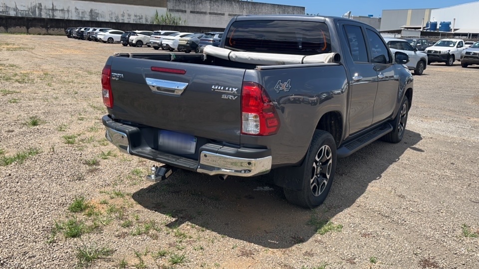TOYOTA HILUX 2.8 D-4D TURBO DIESEL CD SRV 4X4 AUTOM&Aacute;TICO