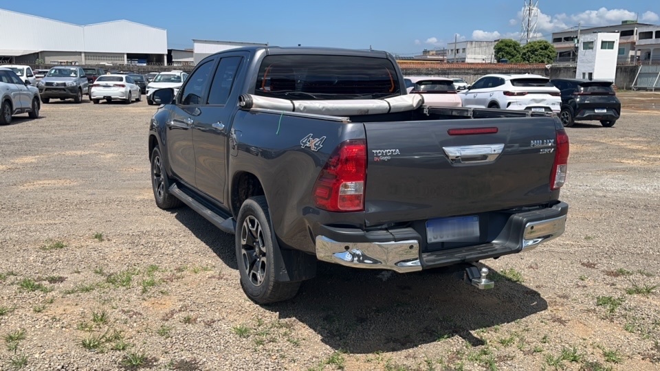 TOYOTA HILUX 2.8 D-4D TURBO DIESEL CD SRV 4X4 AUTOM&Aacute;TICO
