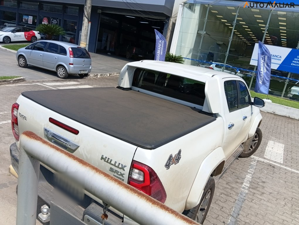 TOYOTA HILUX 2.8 D-4D TURBO DIESEL CD SRX 4X4 AUTOM&Aacute;TICO