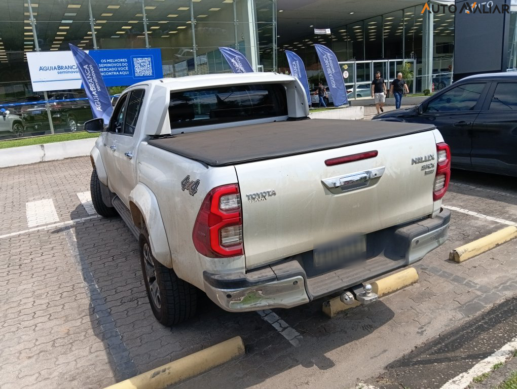 TOYOTA HILUX 2.8 D-4D TURBO DIESEL CD SRX 4X4 AUTOM&Aacute;TICO