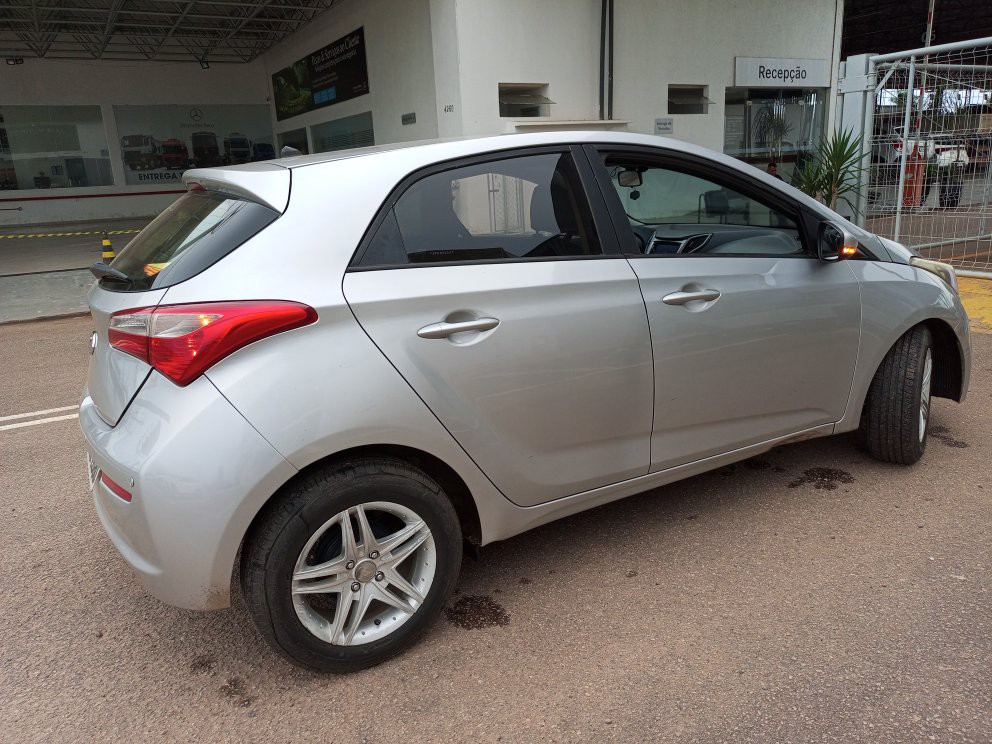 HYUNDAI HB20 1.0 COMFORT PLUS 12V TURBO FLEX 4P MANUAL