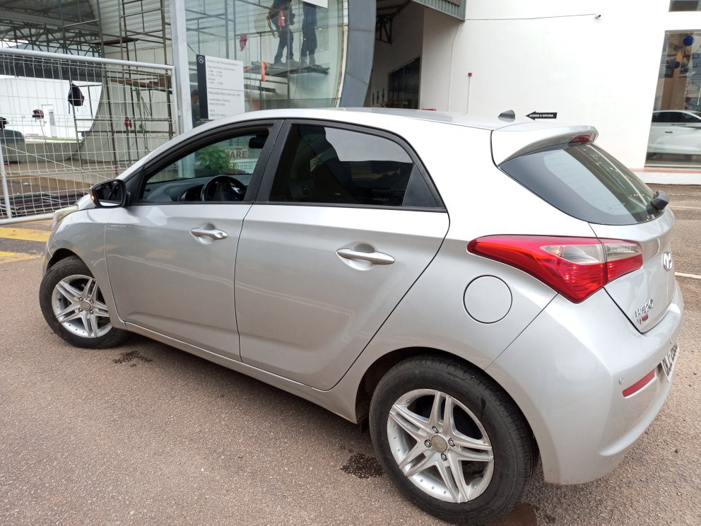 HYUNDAI HB20 1.0 COMFORT PLUS 12V TURBO FLEX 4P MANUAL