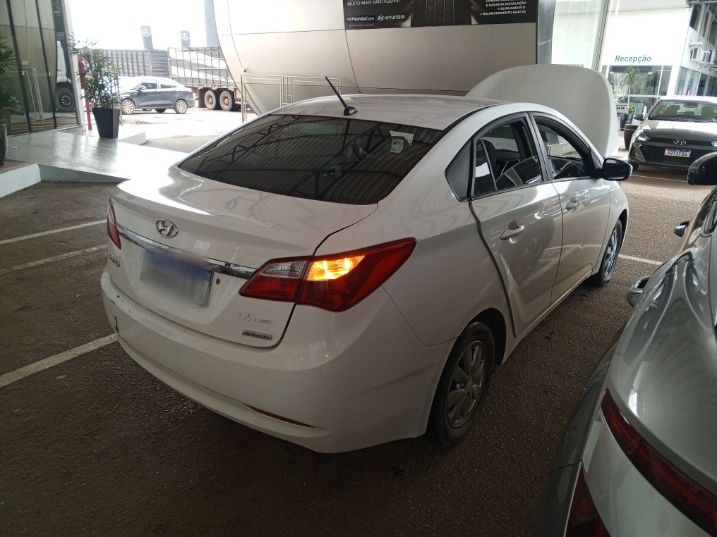 HYUNDAI HB20S 1.6 COMFORT PLUS 16V FLEX 4P AUTOMATICO