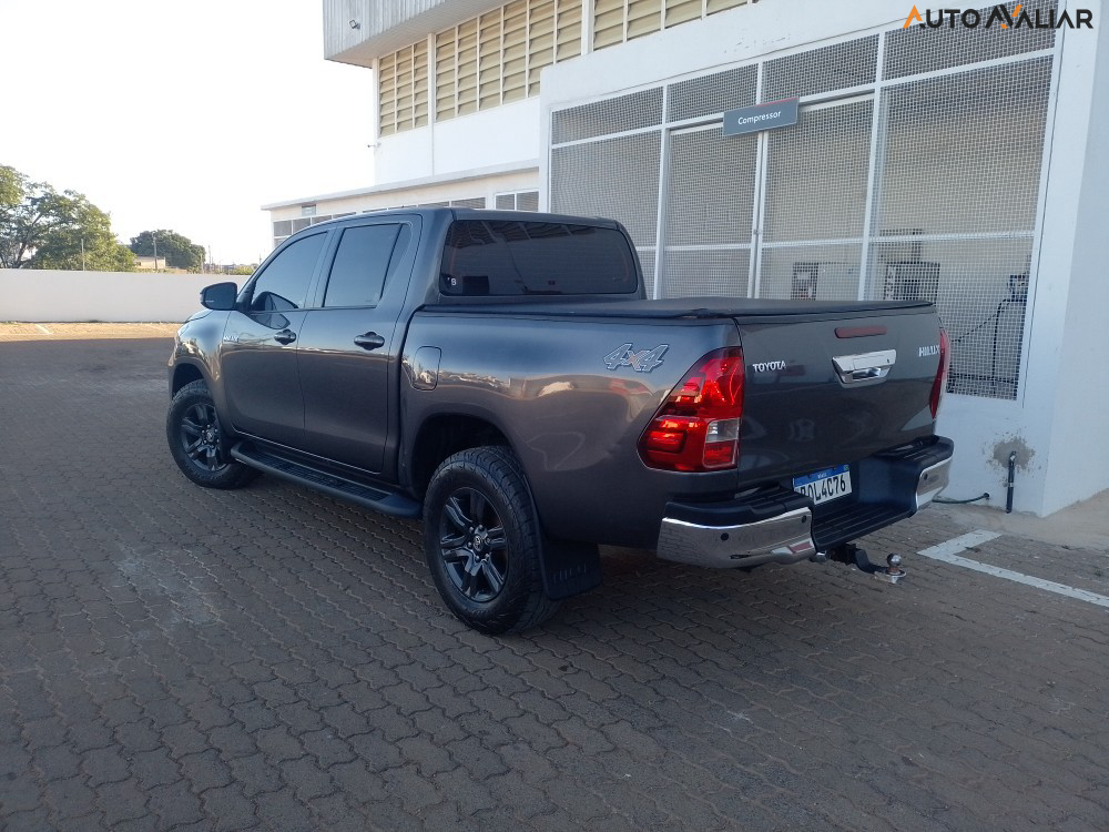 TOYOTA HILUX 2.8 D-4D TURBO DIESEL CD SR 4X4 AUTOM&Aacute;TICO