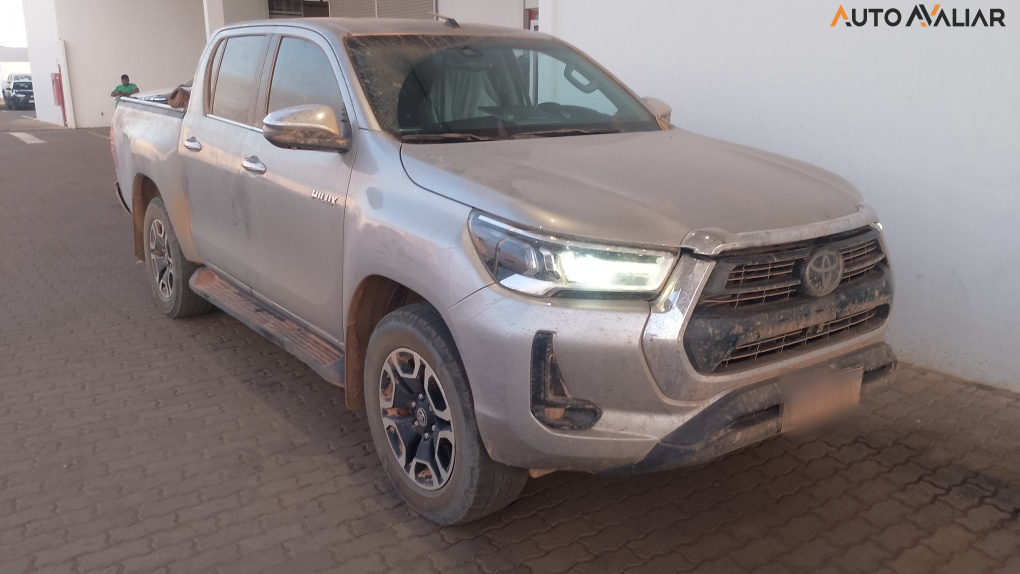 TOYOTA HILUX 2.8 D-4D TURBO DIESEL CD SRX 4X4 AUTOMÁTICO